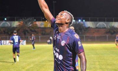 Tomás Rodríguez enamora a la afición Azulgrana e impacta en el FUTVE 1 Tomás Rodríguez, delantero del Monagas SC, celebra un gol en la Liga FUTVE. El panameño se ha convertido en una figura clave para el equipo.
