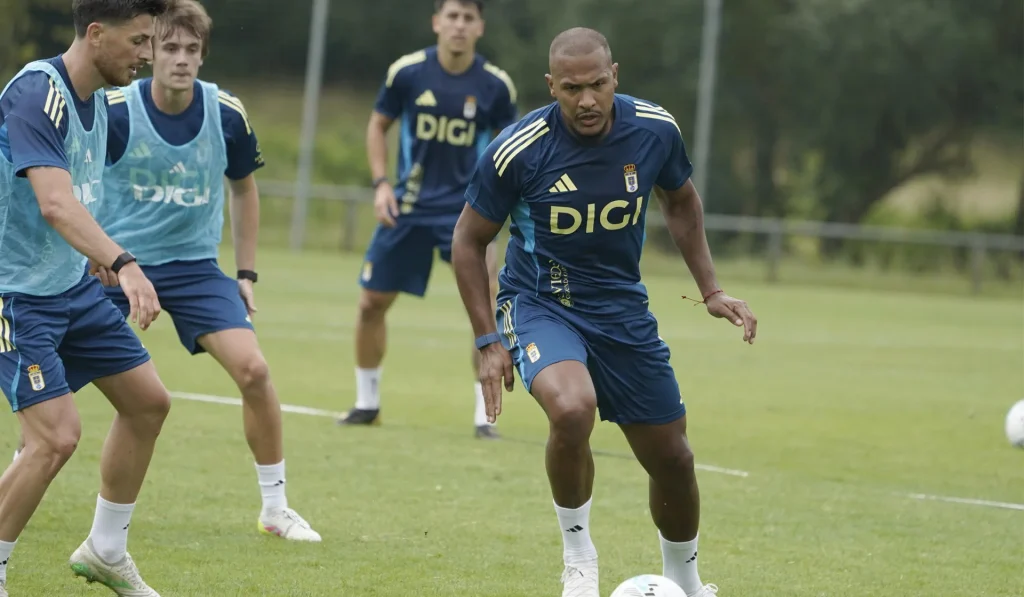 Salomón Rondón y el Real Oviedo caen en su debut liguero 2 Salomón Rondón entrenando con el Real Oviedo