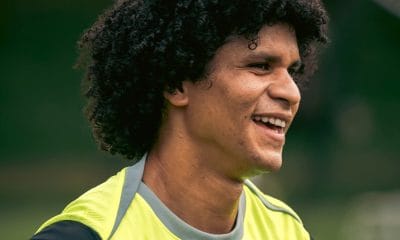 Eduard Bello se convierte en el sexto venezolano que vestirá la camiseta del "Verdolaga"