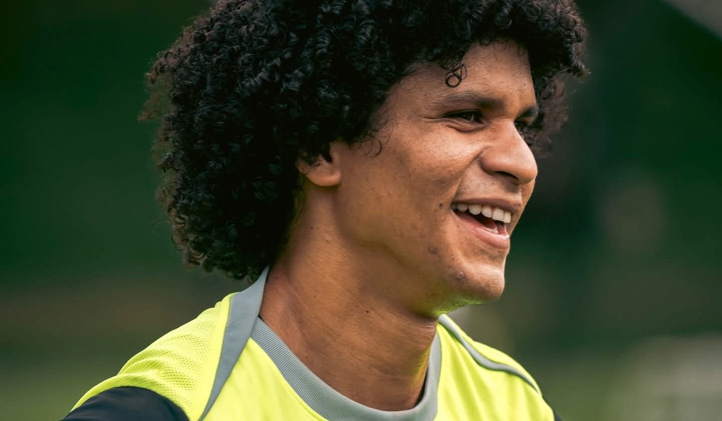 Eduard Bello se convierte en el sexto venezolano que vestirá la camiseta del "Verdolaga"